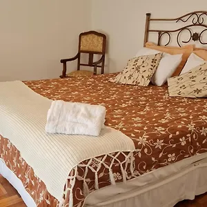 https://veinticinco-casa-de-huespedes.hotelsmendoza.com